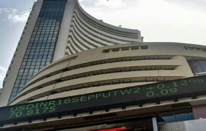 The Stock market continued to fall for the second consecutive day, the Sensex down 762 points and the Nifty down 245 points.