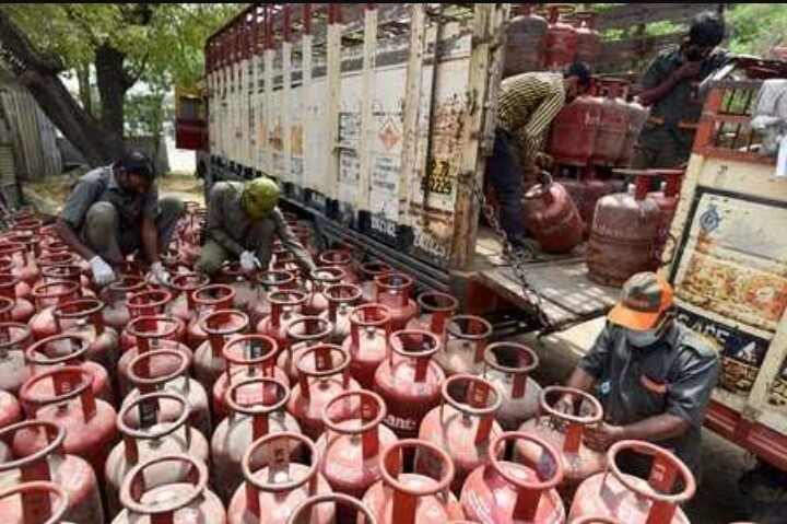 Change in subsidy on free LPG gas connection under Ujjwala scheme, know new rules.