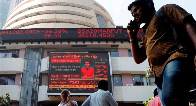 Trading started at a rapid pace in the stock market even today, the Sensex up 374 points, crossing the Nifty 15210.