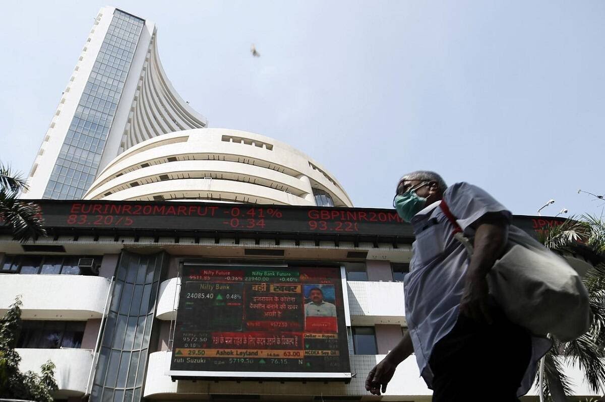 The stock market gained momentum, registered a gain of 500 points in early trade.