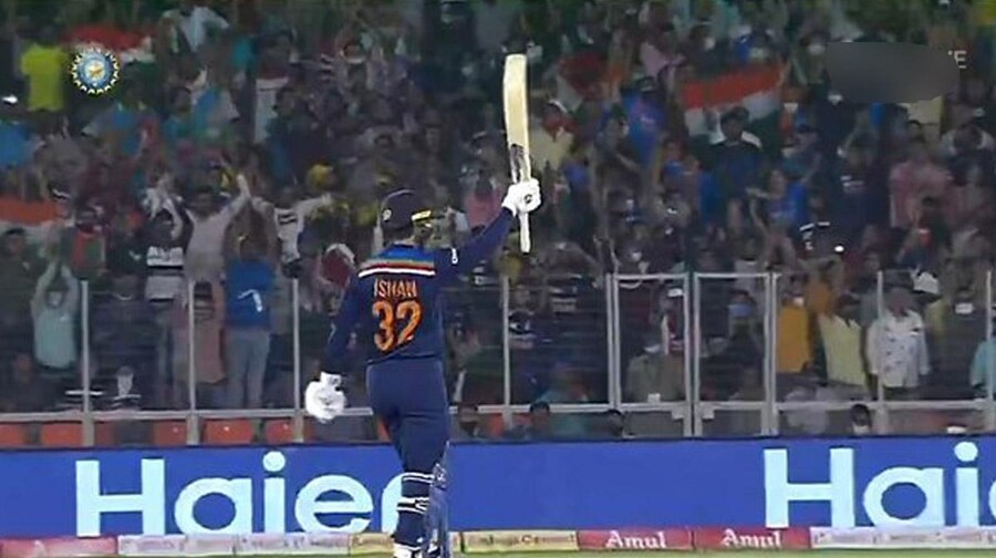India vs England Live Score 2nd T20: India will have to score 165 runs to win. Ishaan Kishan's quick batting in debut match, half-century inlaid