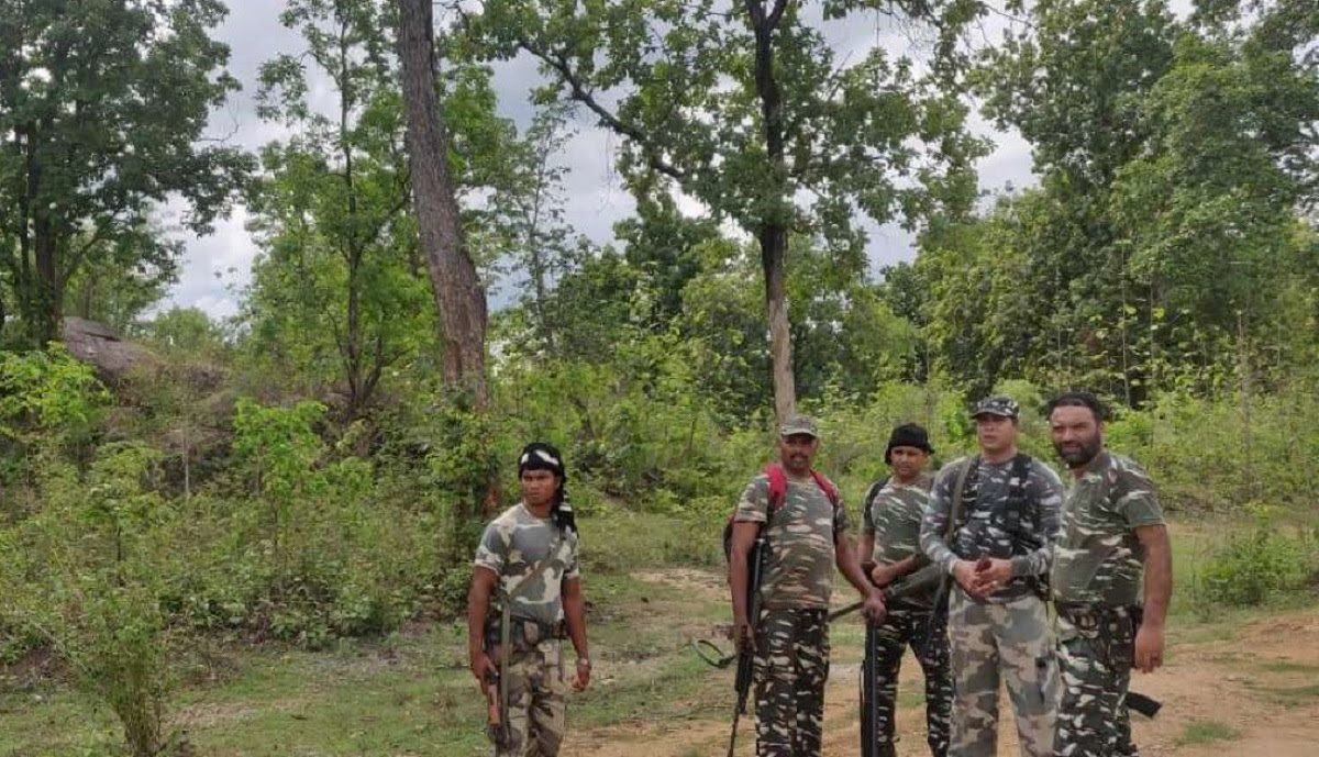 22 soldiers of the security forces have been killed in the Naxalite attack in Bijapur. 9 Naxalites have also been killed in this encounter.