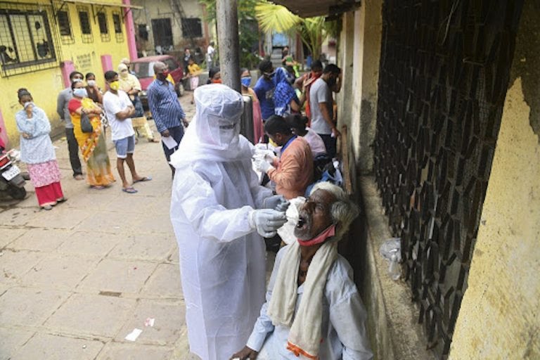 Corona updates: In the last 24 hours, more than 2 lakh new cases of corona have been reported, while 1185 patients died.
