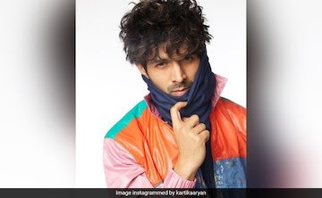 Karthik Aryan shared a photo in his funny style on Instagram. He appealed to people to wear masks.