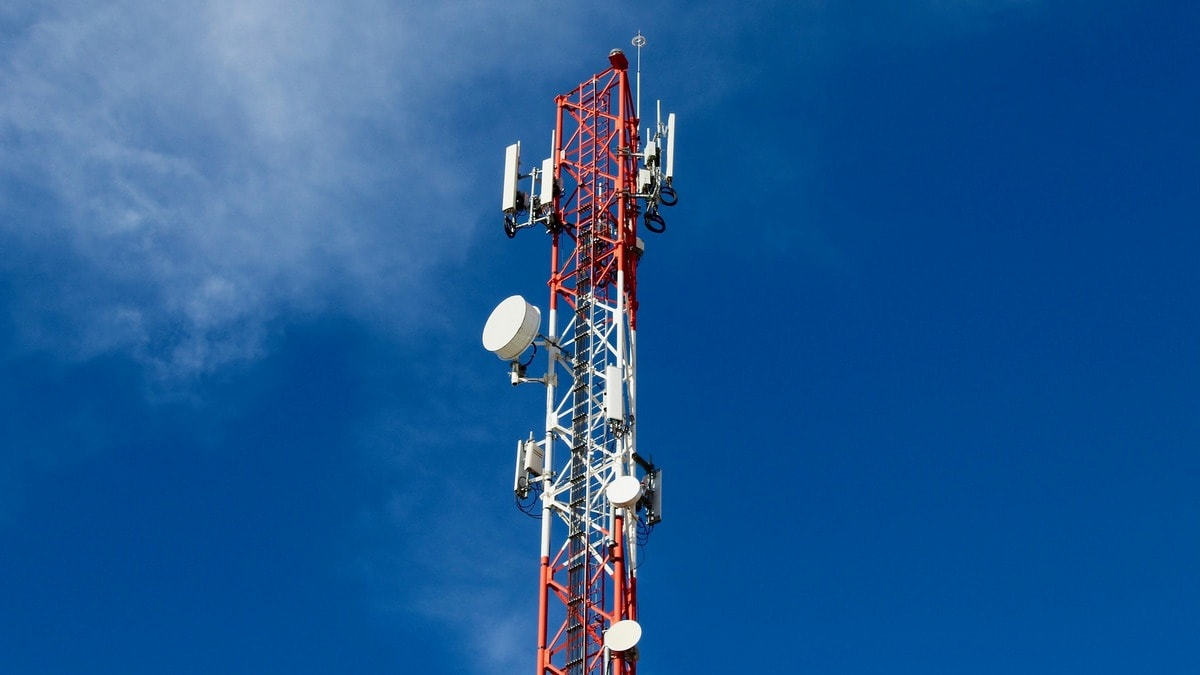 Jio has bought additional spectrum from Airtel, deal for Rs 1,497 crore. jio customers will be able to get better services in the future.