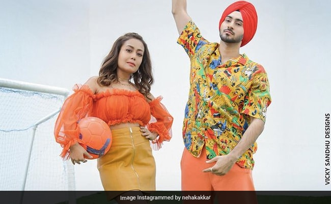 Poster of Neha Kakkar vs Rohanpreet new song Khad Tainu Main Dassa released.