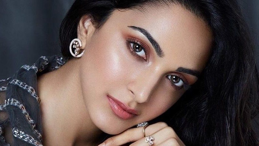 Kiara Advani shared a video on social media, in which Kiara is looking very beautiful wearing a pink bikini.