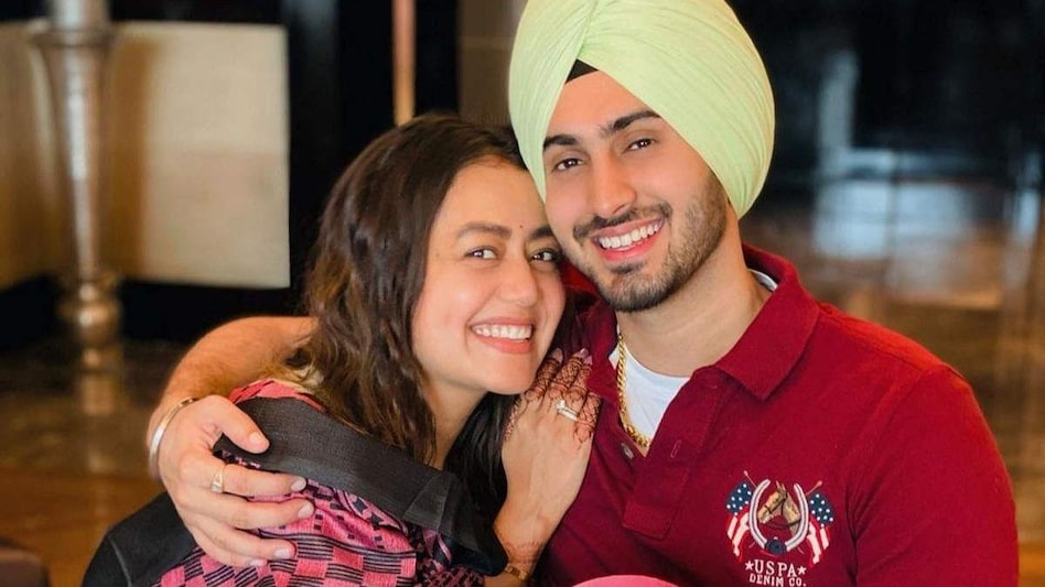 Sharing the picture on Neha Kakkar birthday, husband Rohanpreet wrote in the caption - "Hey my love my queen.
