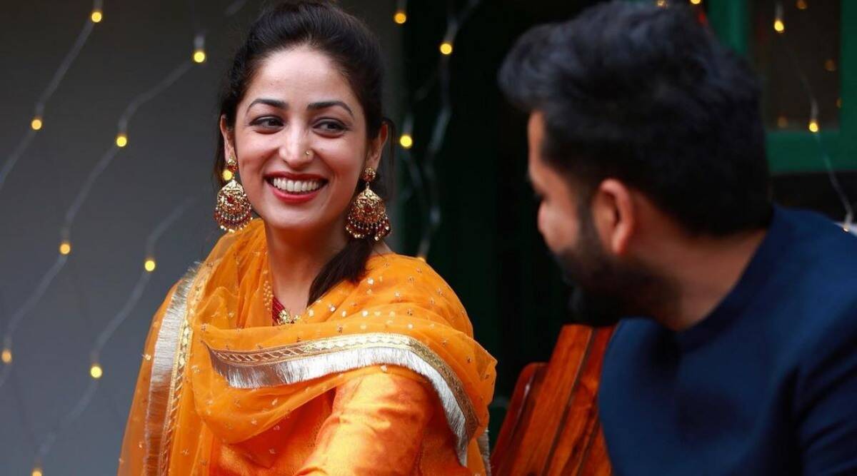 Actress Yami Gautam has shared photos of Mehndi Ceremony, Yami is looking very beautiful.
