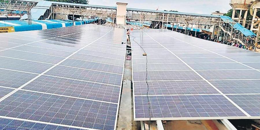 Indian Railways has installed solar panel platforms at Vijayawada railway station, there will be profit of lakhs.