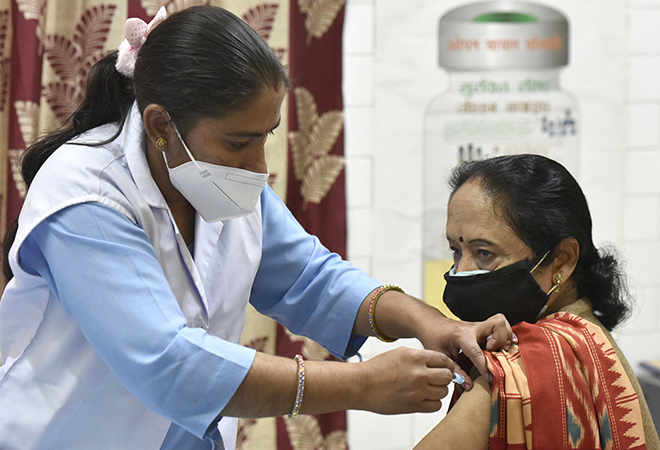 Coronavirus : 38,667 new cases of corona found in 24 hours, so far 53.61 crore people have been vaccinated.