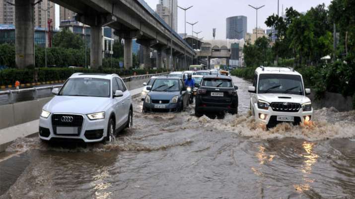Delhi Rain Today : ITO traffic was affected due to heavy rains in Delhi, the weather became pleasant due to rain in the capital.