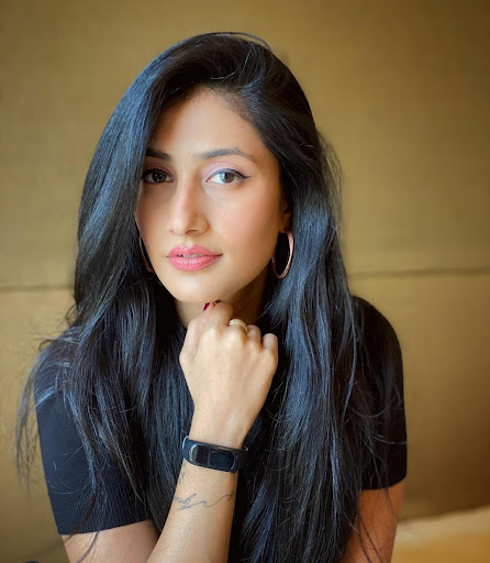 Dhanashree Verma shared a video in a navy blue sari, watch video