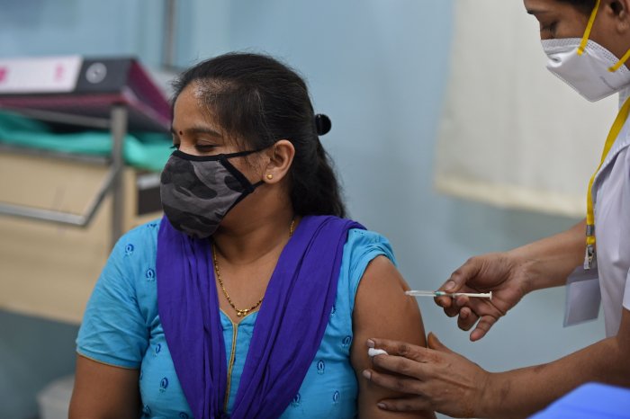Corona Vaccination : Information given by the Union Health Ministry, 95 crore doses of corona vaccine have been given.