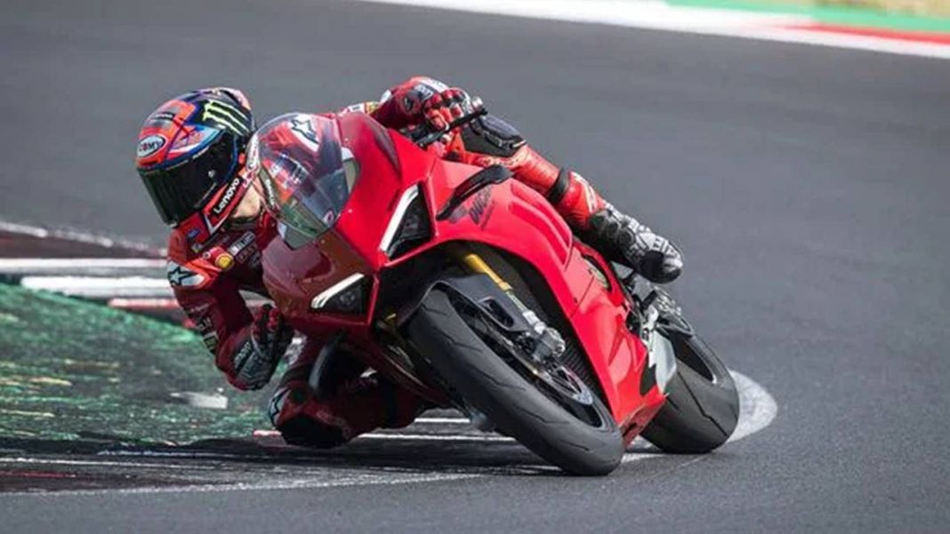 Ducati introduced the new sports bike Ducati Panigale V4 2022, know the features.