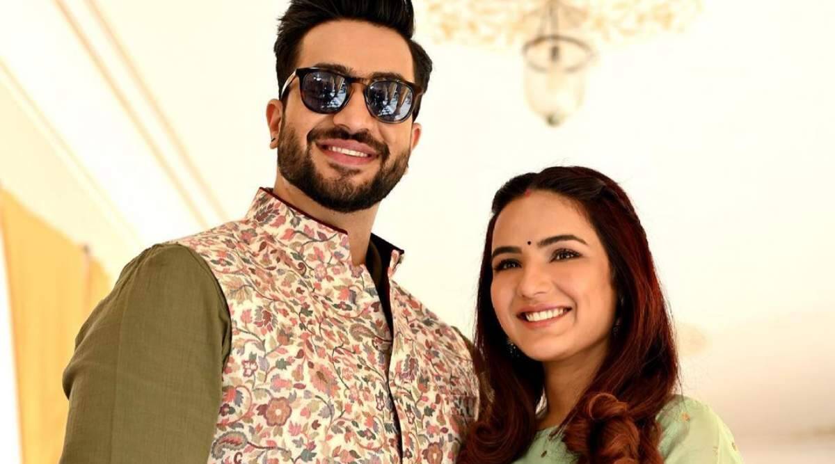 Aly has shared a special photo from the Diwali party. Aly Goni-Jasmin Bhasin seen in a traditional look.