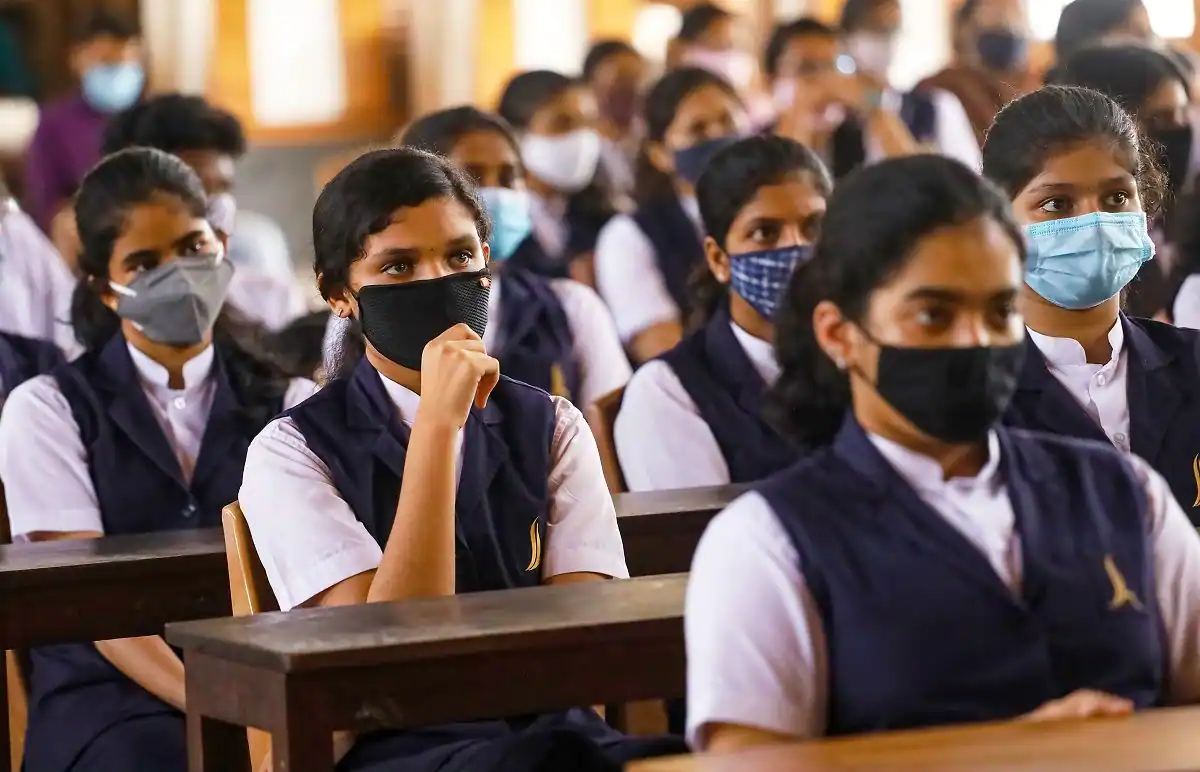 School Reopen : Online classes will continue in Madhya Pradesh schools. Now schools will open with 50 percent capacity.