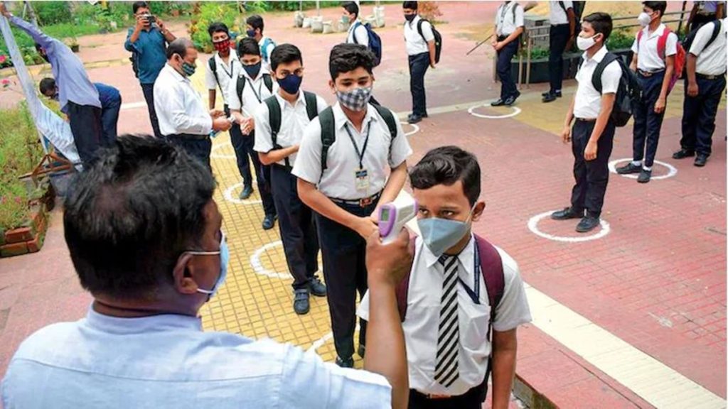 Delhi School Closed : Due to the problem of pollution in Delhi, the schools have been closed from tomorrow till further orders.