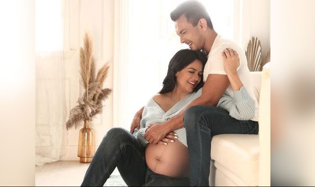 Aditya Narayan and Shweta Agarwal gave good news, little guest is coming soon.