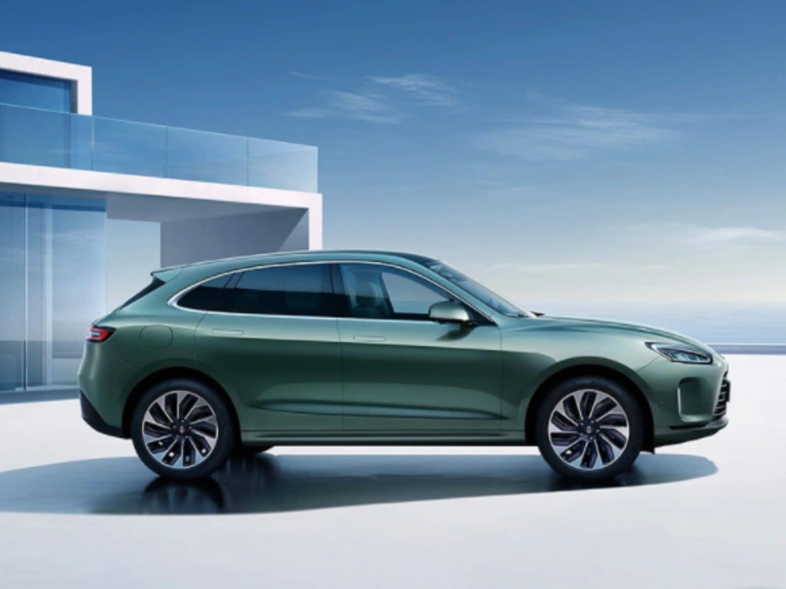 Huawei launched electric car AIOT M5 Hybrid SUV, runs 1200 km in full charge, know features.