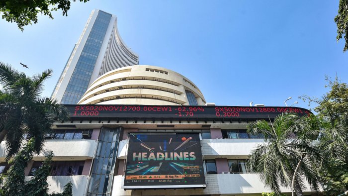 Stock Market : Great rise in the stock market, Sensex closed above 60,000 points, Nifty closed at 17,925.25 points.