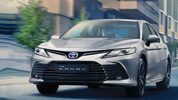 Toyota Camry Hybrid launched in India, will give more mileage, know price and features.