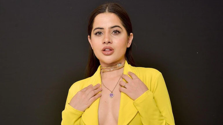 Urfi Javed shared a hot video, in which she is seen in a hot dress with a long ponytail.