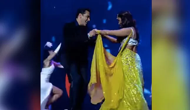 Pooja Hegde and Salman Khan did a tremendous dance on the song 'Jumme Ki Raat' in Dubai.