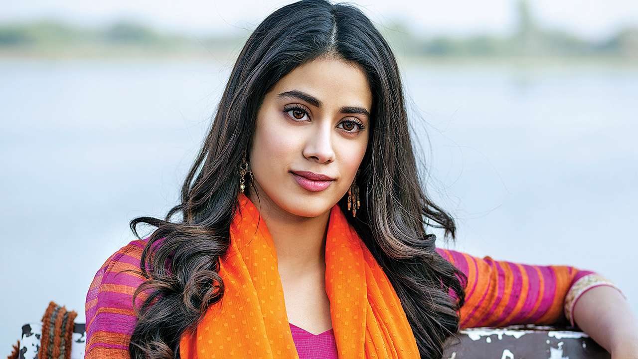 Happy Birthday Janhvi Kapoor : Today is Janhvi Kapoor's birthday. Janhvi is looking beautiful in new pictures.