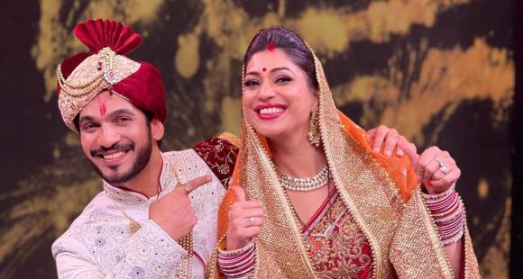 Arjun Bijlani seen re-marrying with wife Neha Swami in the TV show 'Smart Jodi'. View Photos