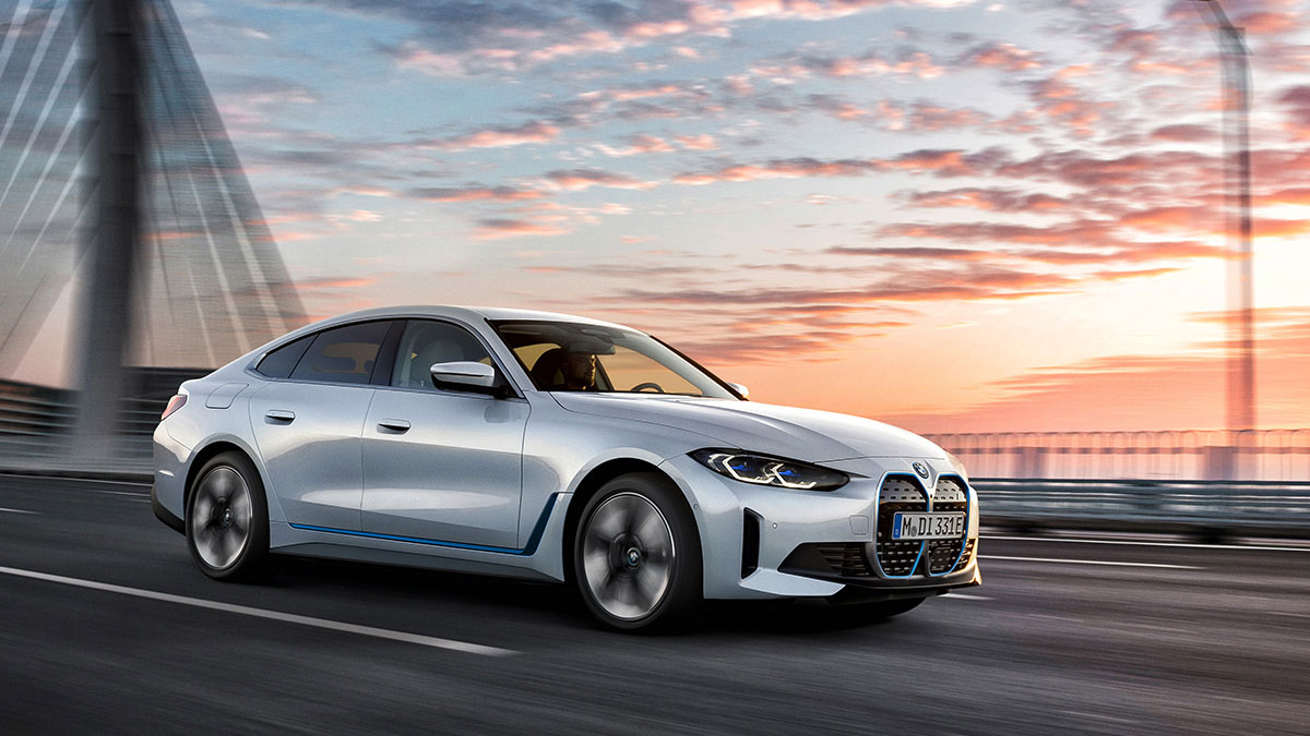New BMW i4 Electric Car introduced in India, runs 590 km in full charge, know the features.