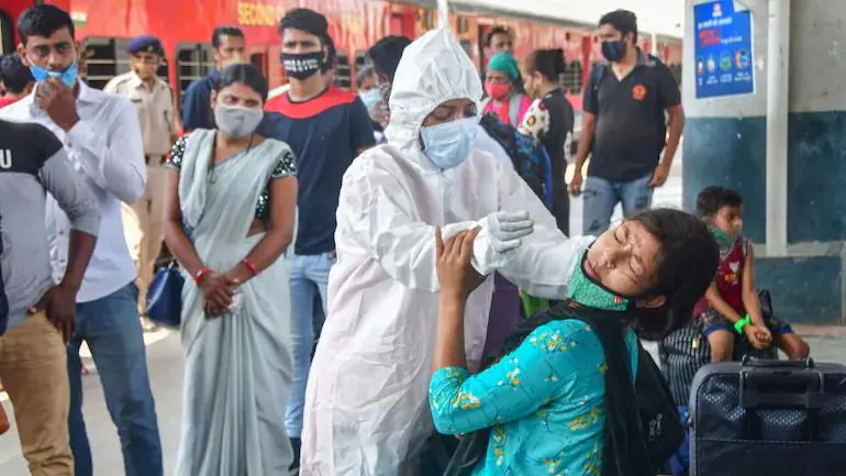 Coronavirus : In the last 24 hours, 1096 cases of corona were registered in India, 81 people died.