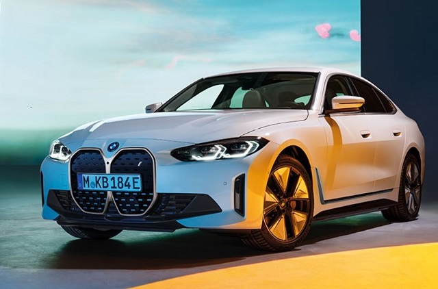 BMW launches new electric car BMW i4 in India, know price and features.