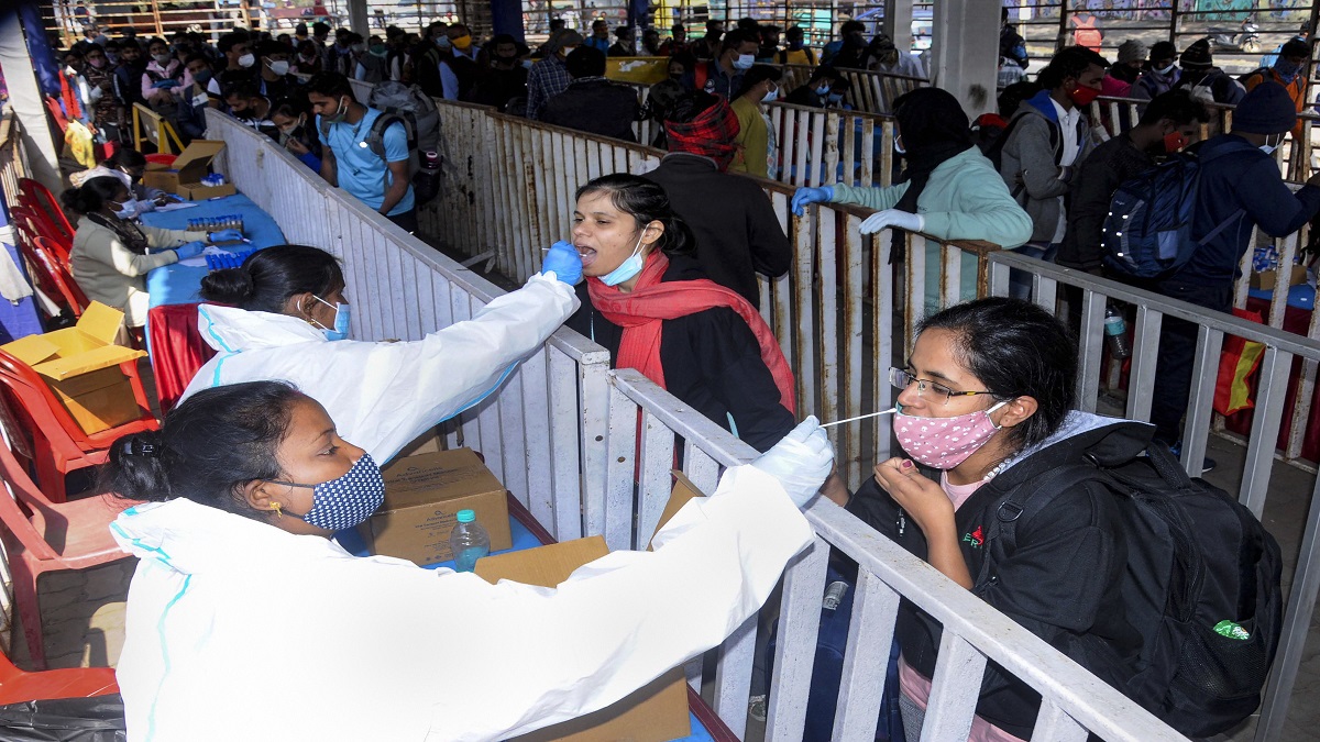 Covid 4th Wave : Omicron's XE variant in India has increased the concern of the people a lot.