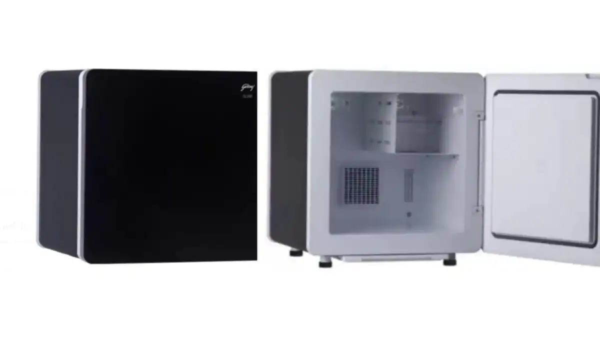 Godrej 30 L Qube Personal Cooling Solution : Mini fridge is available on Flipkart. Its price is less than 10 thousand rupees.