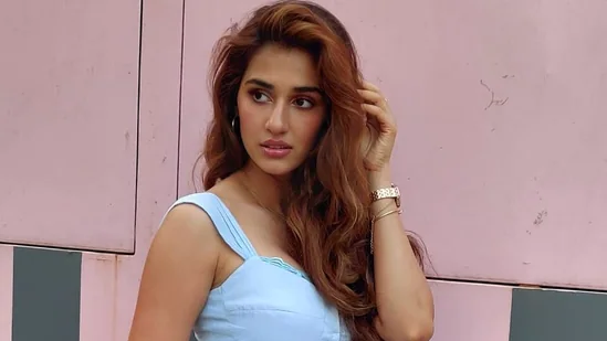 Mirror Selfie of Disha Patani in Red Bikini, See Photos