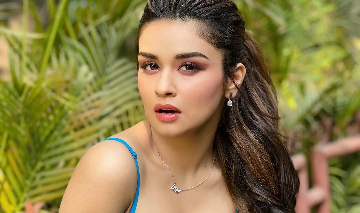 Avneet Kaur Looks : Avneet Kaur looks stylish in a white corset dress. See Photos