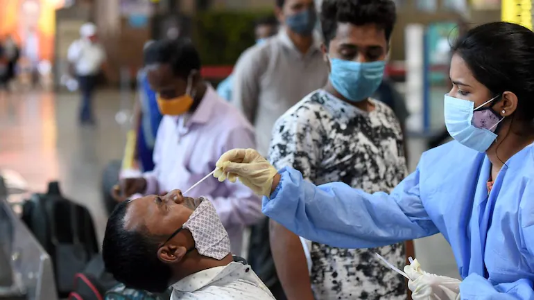Coronavirus : 2,338 new cases of corona were registered in India in the last 24 hours, 19 people died.